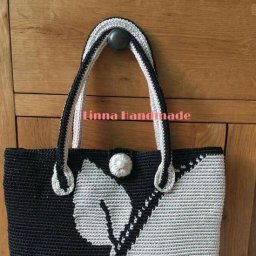 Интересная сумка с жаккардовым узором.