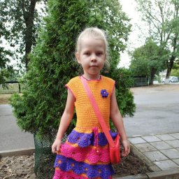 Яркое платье для внучки.