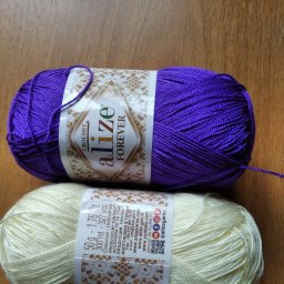 Одеваю куклу для внучки