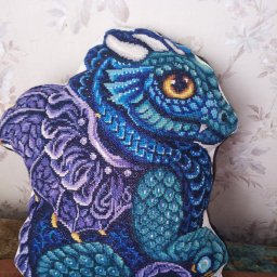 вышитая подушка