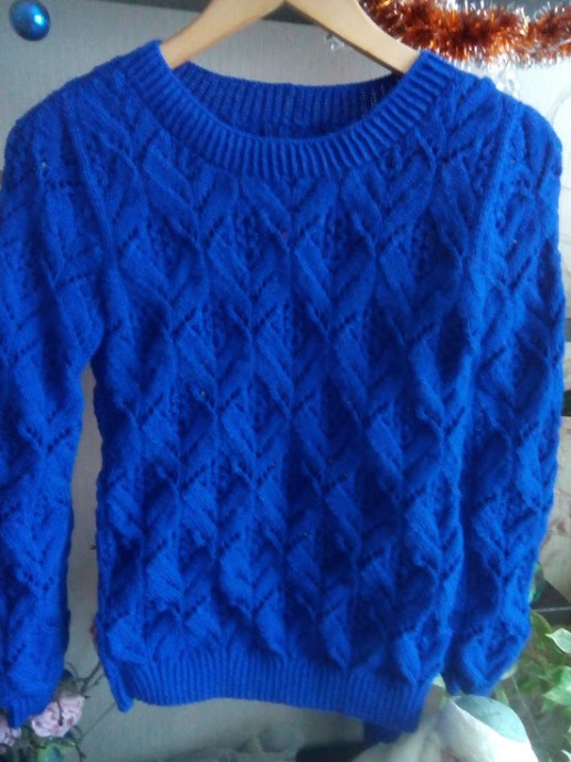 Синий пуловерчик