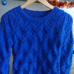 Синий пуловерчик