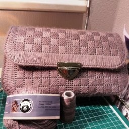 сумочка с остатками пряжи