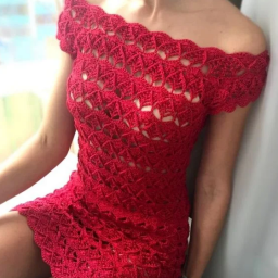 Маленькое красное платье, связанное крючком