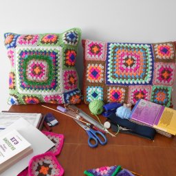 Бабушкин квадрат: наволочки, тапочки