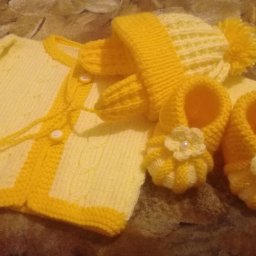 Костюмчик спицами.