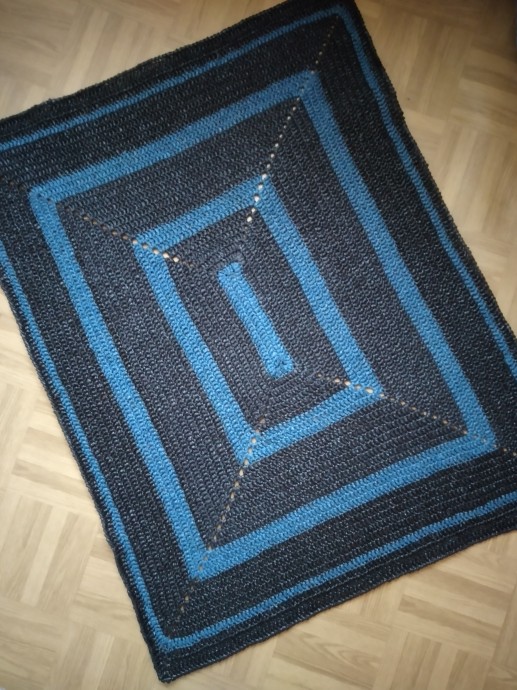 Коврик из мусорных пакетов. Коврик из мусорных пакетов.