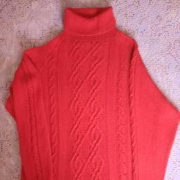 Красный свитер с аранами