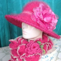 Шляпка "Малинка" и шарфик-рюш крючком.