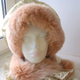 Берет и мини-горжетка из меха, кожи и кружев