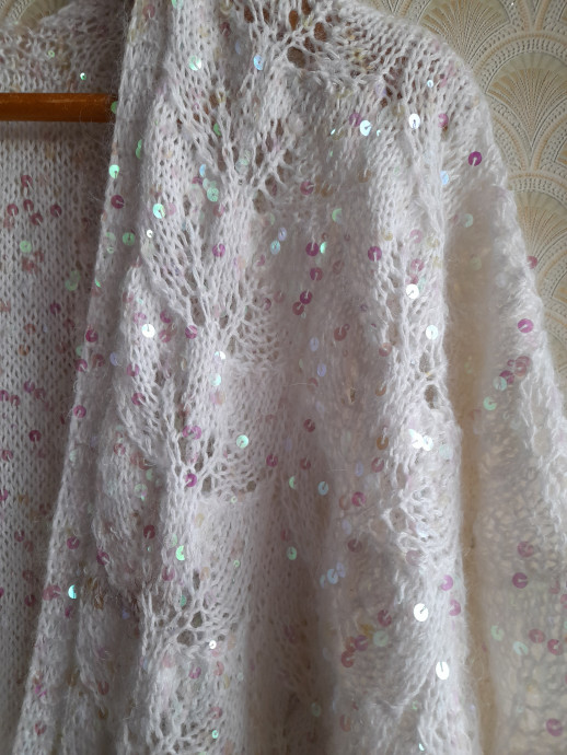 Первые снежинки. Кардиган-накидка спицами. Первые снежинки. Кардиган-накидка спицами.