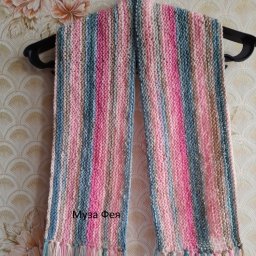 Полосатый шарфик из остатков.