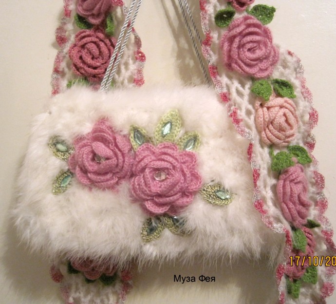 Розы на снегу -  шарфик и сумка крючком