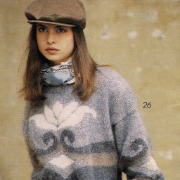 Пуловер с цветком спицами