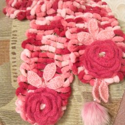 Шарфик из помпонной пряжи на спицах и крючком