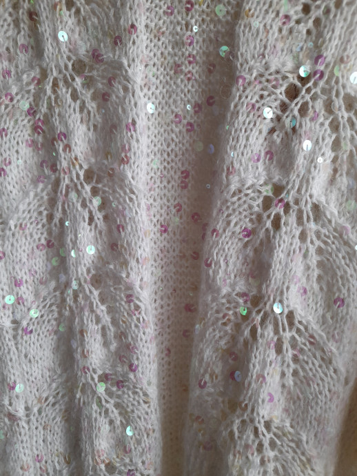 Первые снежинки. Кардиган-накидка спицами.