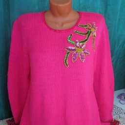 Пуловер с воланом на спицах.