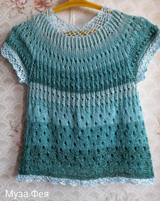 Летний костюм из пряжи Yarnart Flower с круглой кокеткой.