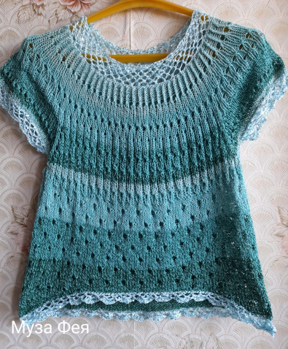 Летний костюм из пряжи Yarnart Flower с круглой кокеткой.