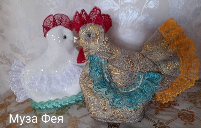 Золотой петушок и белая курочка - грелки на чайник, подарки к пасхе.