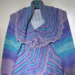 Жакет-накидка  "Цветок папоротника" по кругу, на спицах.