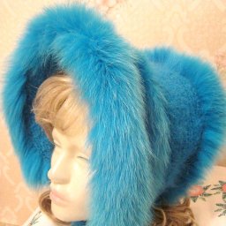 Капор из мохера и меха