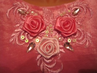 Вышивка в винтажном стиле. Розочки из ленты