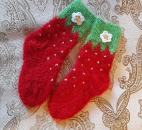 Клубничные носочки