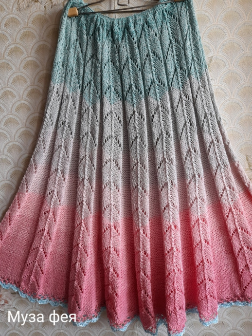 Летний костюм из пряжи Yarnart Flower с круглой кокеткой.
