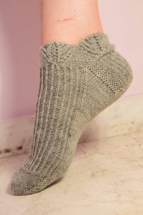 Носочки "Lyne Socks" от дизайнера Dawn Henderson.