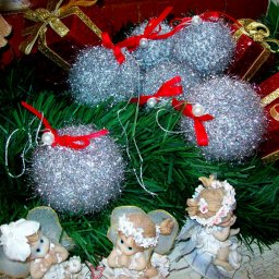 Новогодний шарик крючком.