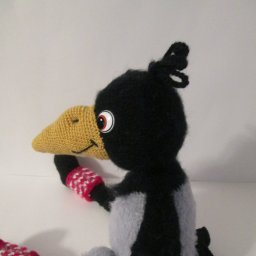 вороненок в шапочке