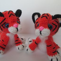 вязаный тигренок