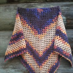 Маленькая шаль из одного мотка пряжи.