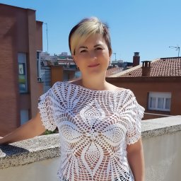 Блуза белая вечерняя, связанная крючком из вискозных ниток