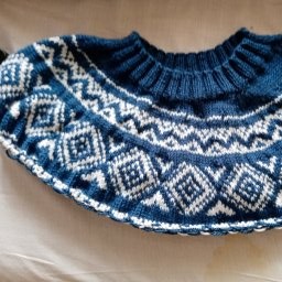 В процессе вязания Свитер в стиле "лапепейса"