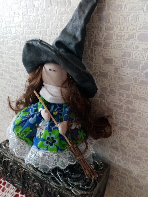 Интерьерная тряпичная куколка "Ведьмочка"
