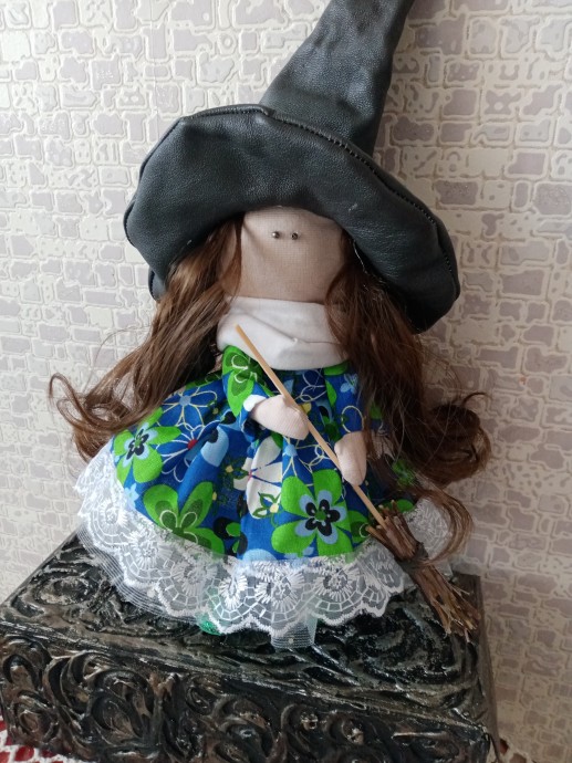 Интерьерная тряпичная куколка "Ведьмочка"