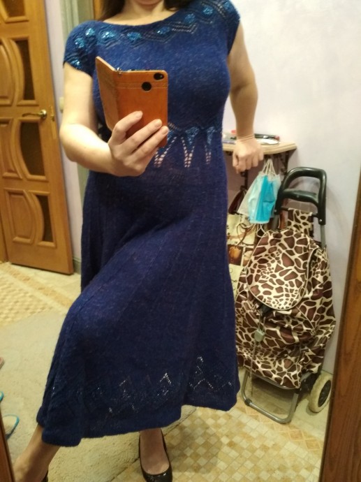 Платье  в  королевско - синем цвете