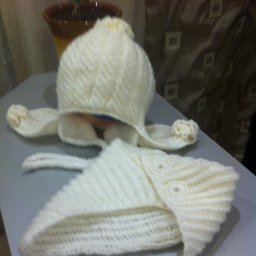 Белая шапочка для девочки 7-8 лет