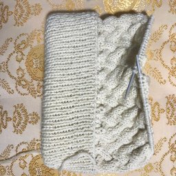 Шапка белая с БОЛЬШИМ помпоном!