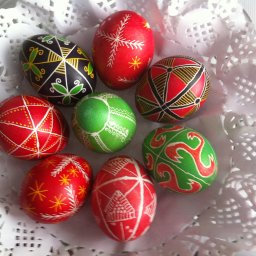 Писанки — искусно расписанные пасхальные яйца.