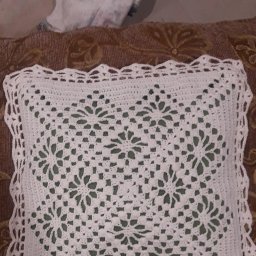 Помогите найти описание вязания удлинёного жилета связанного узором паучки.