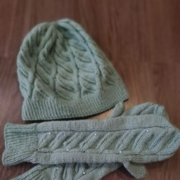 Шапочка и удлинённые варежки