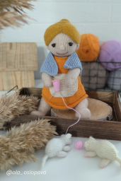 Кукла бабушка спицами.