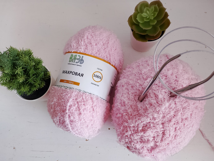 ​Розовый джемпер из махровой пряжи