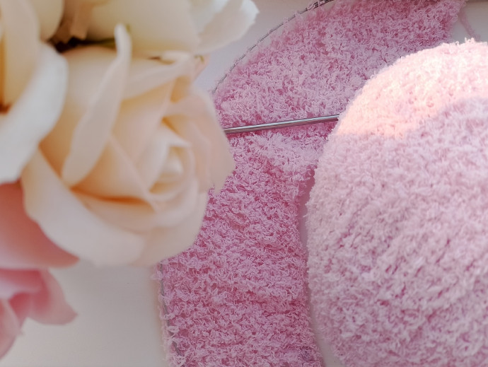 ​Розовый джемпер из махровой пряжи