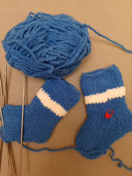 Теплые вязаные носочки
