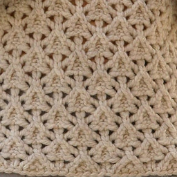 Интересный узор спицами