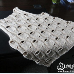 Безрукавка интересным узором